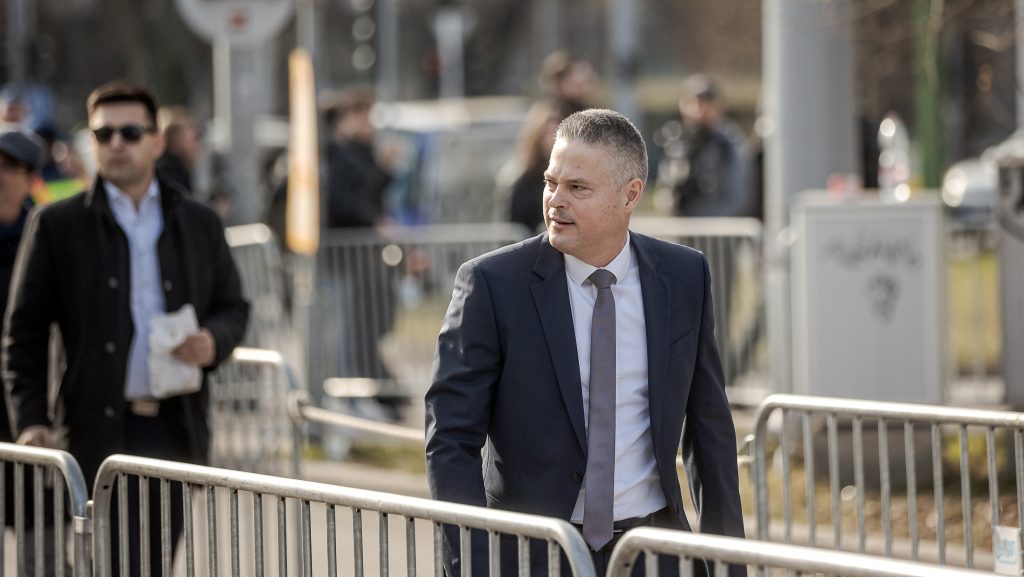 Hivatali vesztegetéssel gyanúsítják Sára Botond főispánt