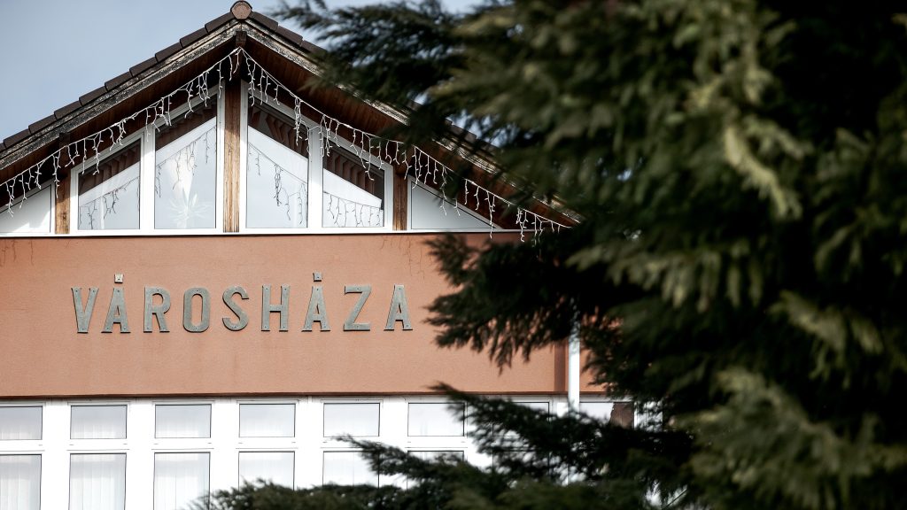 „Itt a vége, nem bírjuk anyagilag tovább” – jön az újabb állami inkasszó, forronganak az önkormányzatok