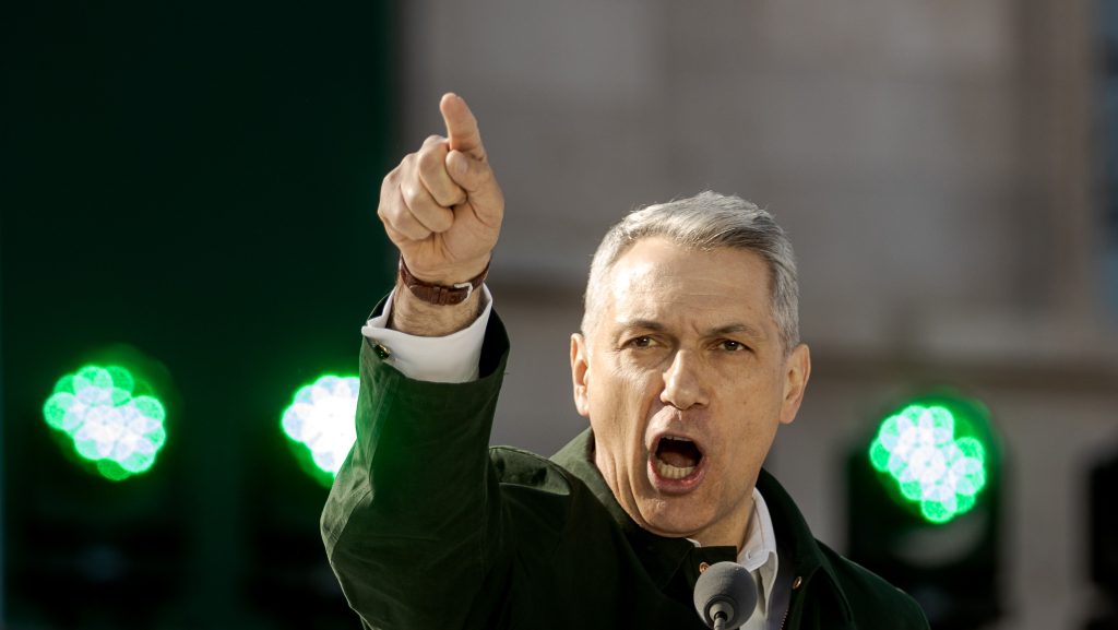 Vitézy: A MÁV egy füstölő mozdonnyal búcsúztatta el Lázár Jánost