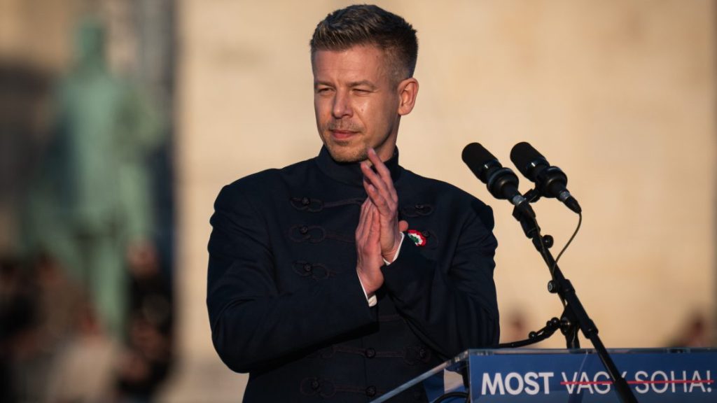 Magyar Péter: Tudjuk, hogy csal a bíró, az ellenfél szöges cipővel játszik, kilopják a levegőt is a labdából, ettől függetlenül meg fogjuk nyerni a meccset