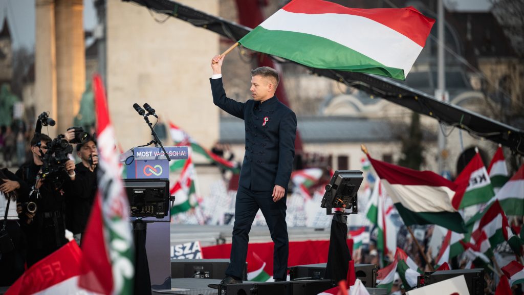 Guardian: Ha le is váltják Orbán, nem garantált, hogy visszatér a demokrácia Magyarországon