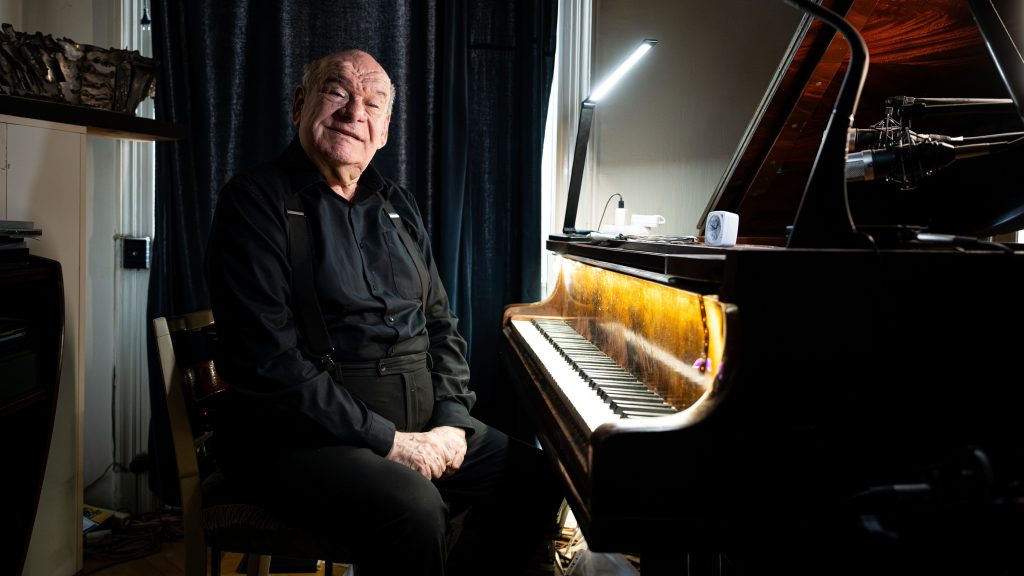 „Reménytelennek látom Magyarország helyzetét” – szegényen szeretne meghalni, saját lakását is elajándékozta Fellegi Ádám