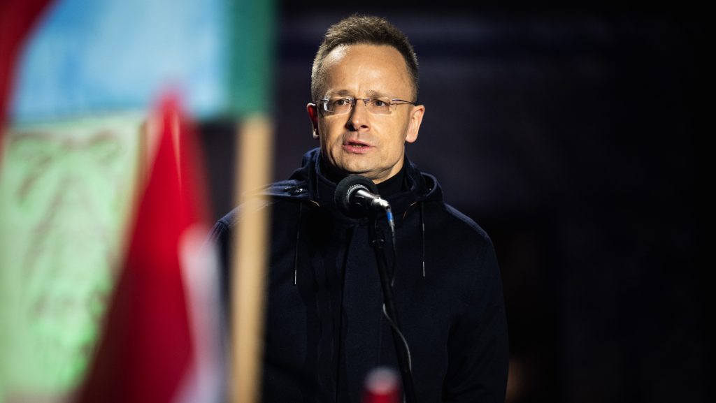 Nyilvánosan megtagadta Szijjártó Pétert a volt egyetemi tanára