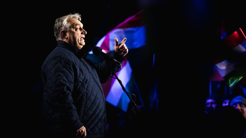 Orbán azt tanácsolta a fiataloknak, hogy ne felejtsék el megköszönni a kormány jótéteményeit az idősebbeknek