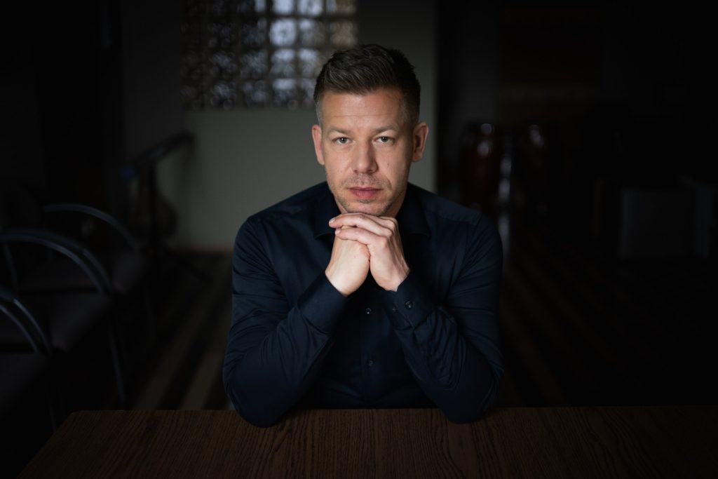 Péntek estétől ingyenesen nézhető a Magyar Péter dokumentumfilm