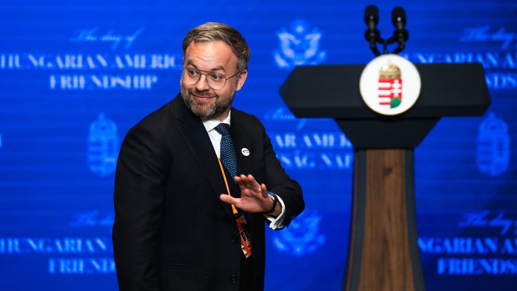 Orbán Balázs büszke arra, hogy a híresztelésekkel ellentétben Orbán Viktor átadja a hatalmat