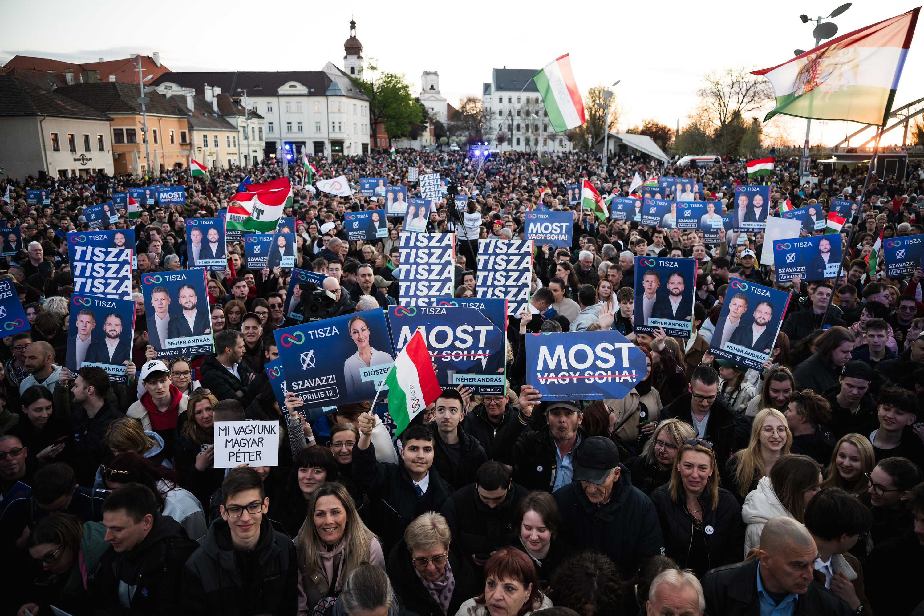 Ez már nem Orbán Viktor és a Fidesz országa: Magyar Péter valószerűtlen útja a politikai senkiföldjéről a rendszerváltásig vezetett 3