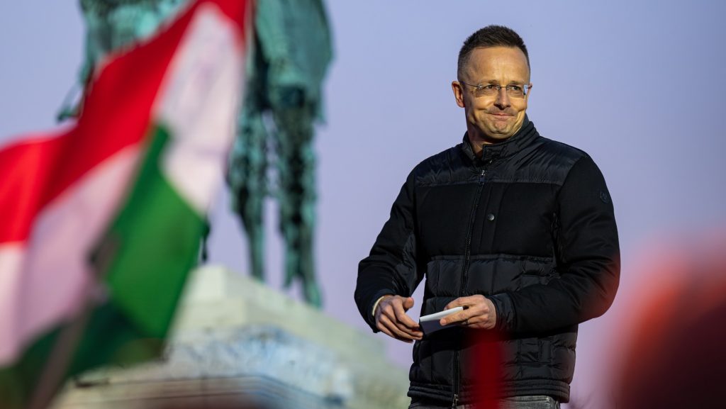 Szijjártó Péter: Sokat gondolkodom