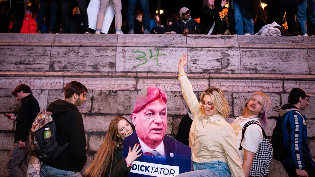 Demokrácia-vita: „Egy megfáradt autokrácia volt képtelen ellenállni a népharagnak”