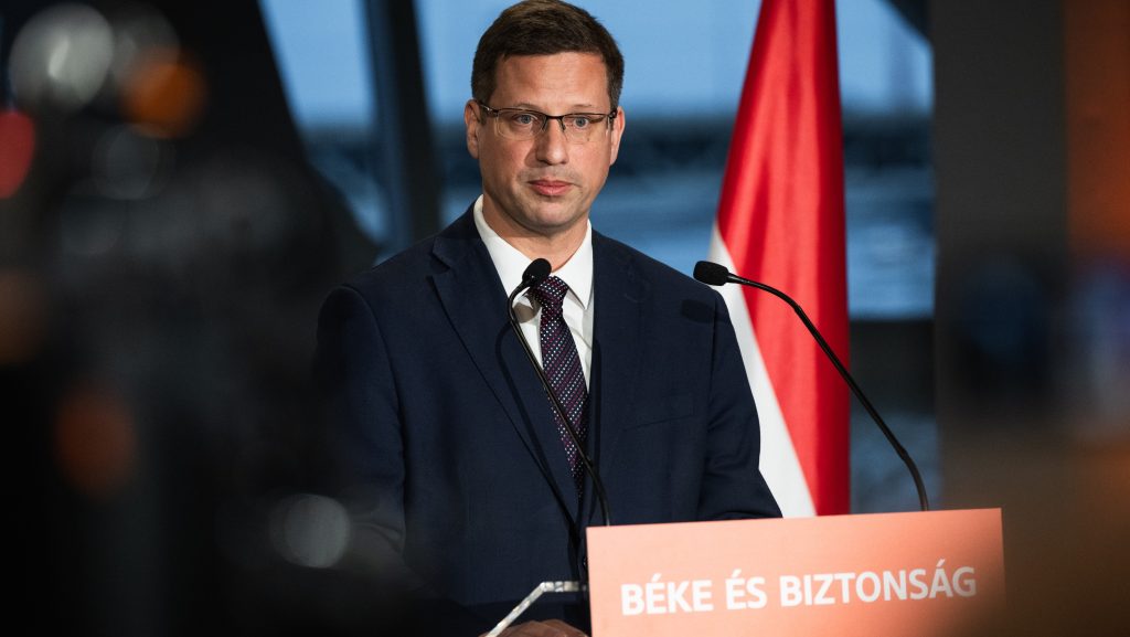 Gulyás: Minden fideszes maga dönthet arról, hogy felveszi-e a mandátumát