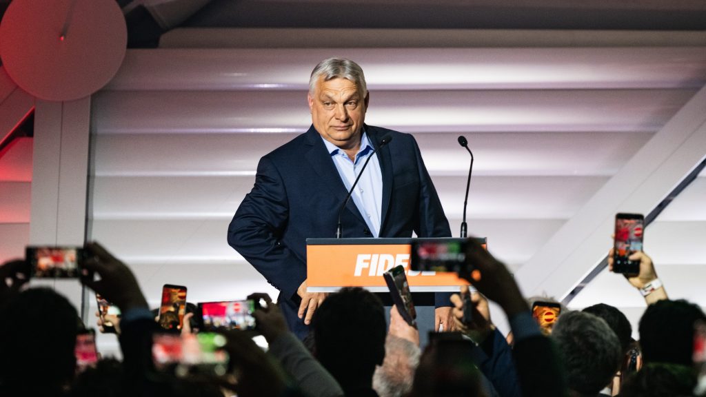 „El akarja kerülni, hogy gyurcsányosodjon” – politológust kérdeztünk, mi rejlik Orbán mandátum-visszaadása mögött