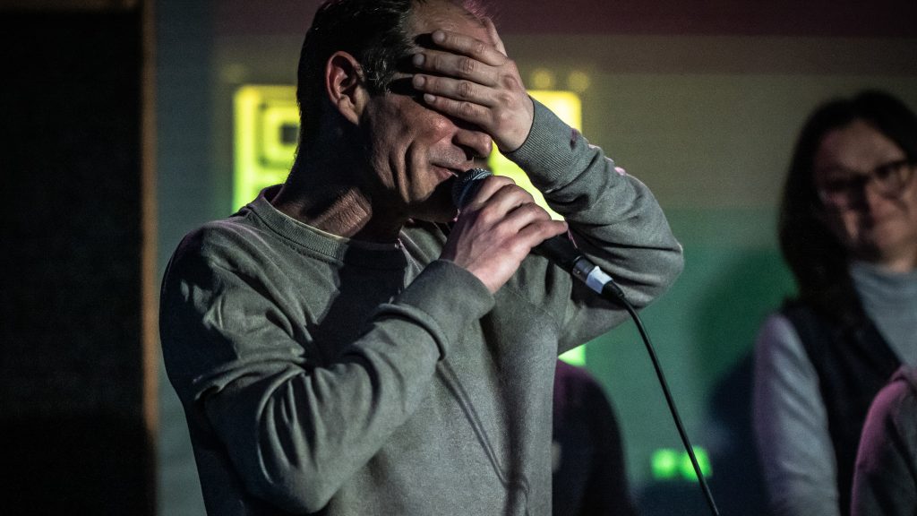 Hirdetésektől a lombszívó gépen át a frizbipályáig – közzétette kampányelszámolását a Kétfarkú Kutya Párt