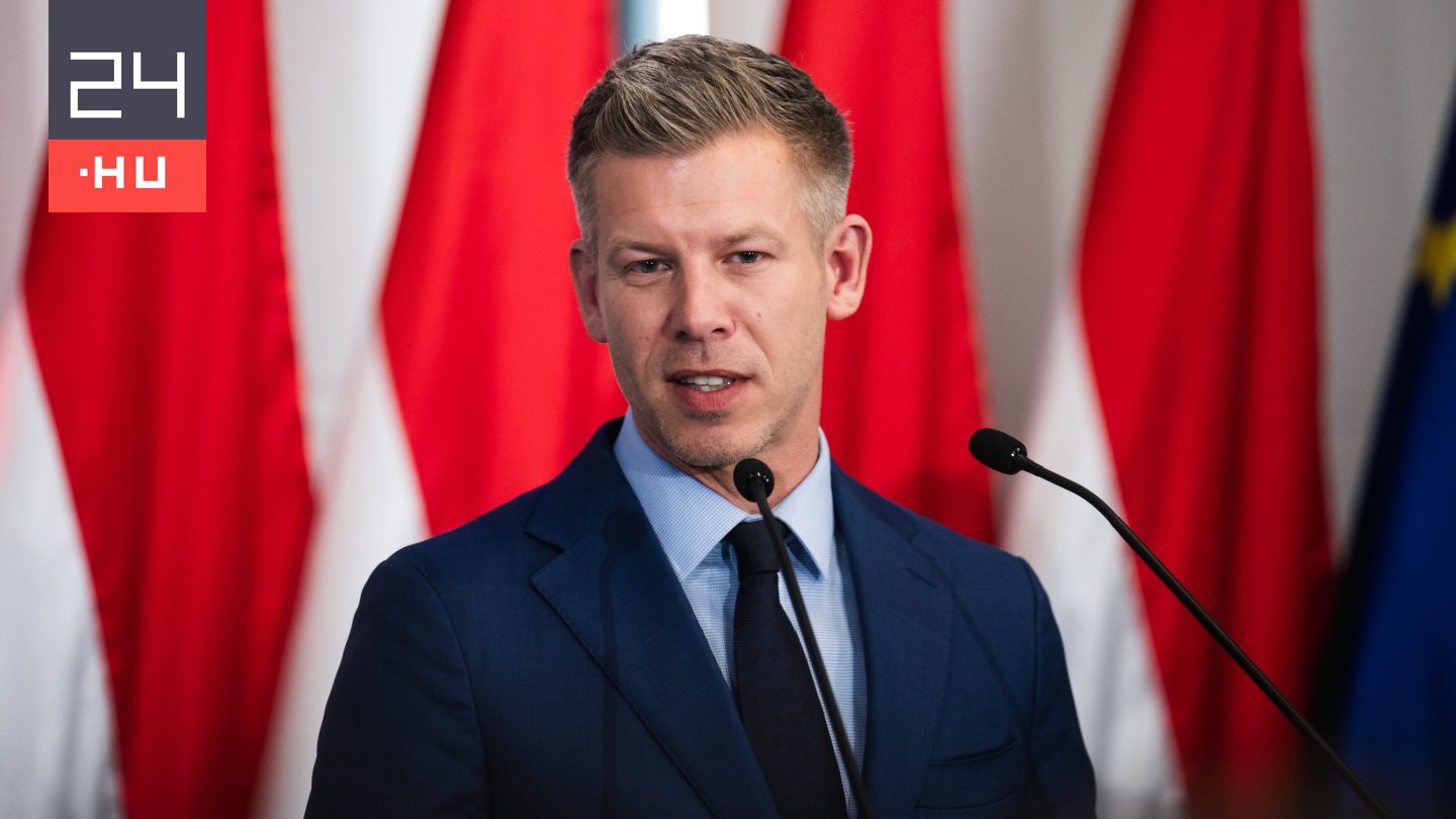 Magyar Péter szerint sok kamu fotó terjed a családjáról, ezért inkább posztolt egy valódi képet róluk