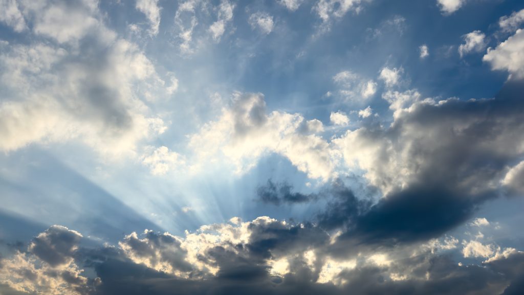 Ma levonul a felhőzet – egy régió kivételével, ahol eshet is