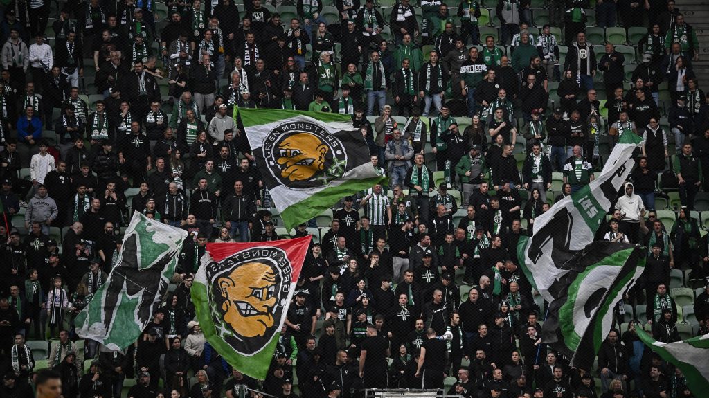 A Ferencváros szurkolói a labdarúgó Fizz Liga 26. fordulójából elhalasztott Ferencvárosi TC - Puskás Akadémia FC mérkőzésen.