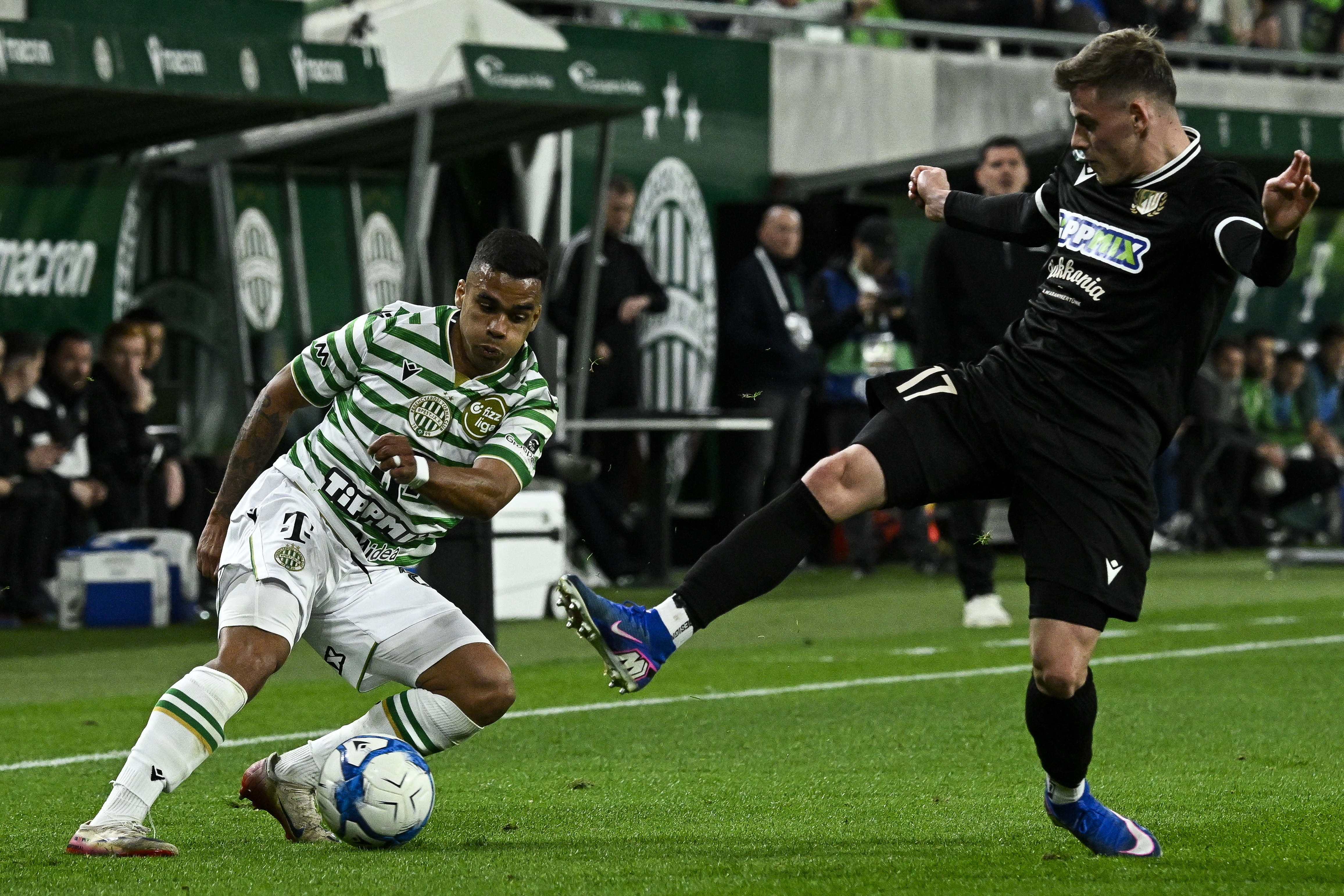 Cadu és Schön Szabolcs nagyot csatázott a szélen.