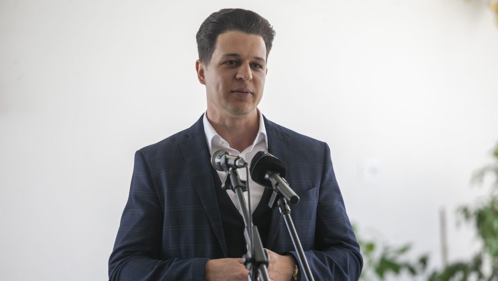 Elfogatóparancsot adtak ki a szegedi Fidesz elnöke ellen