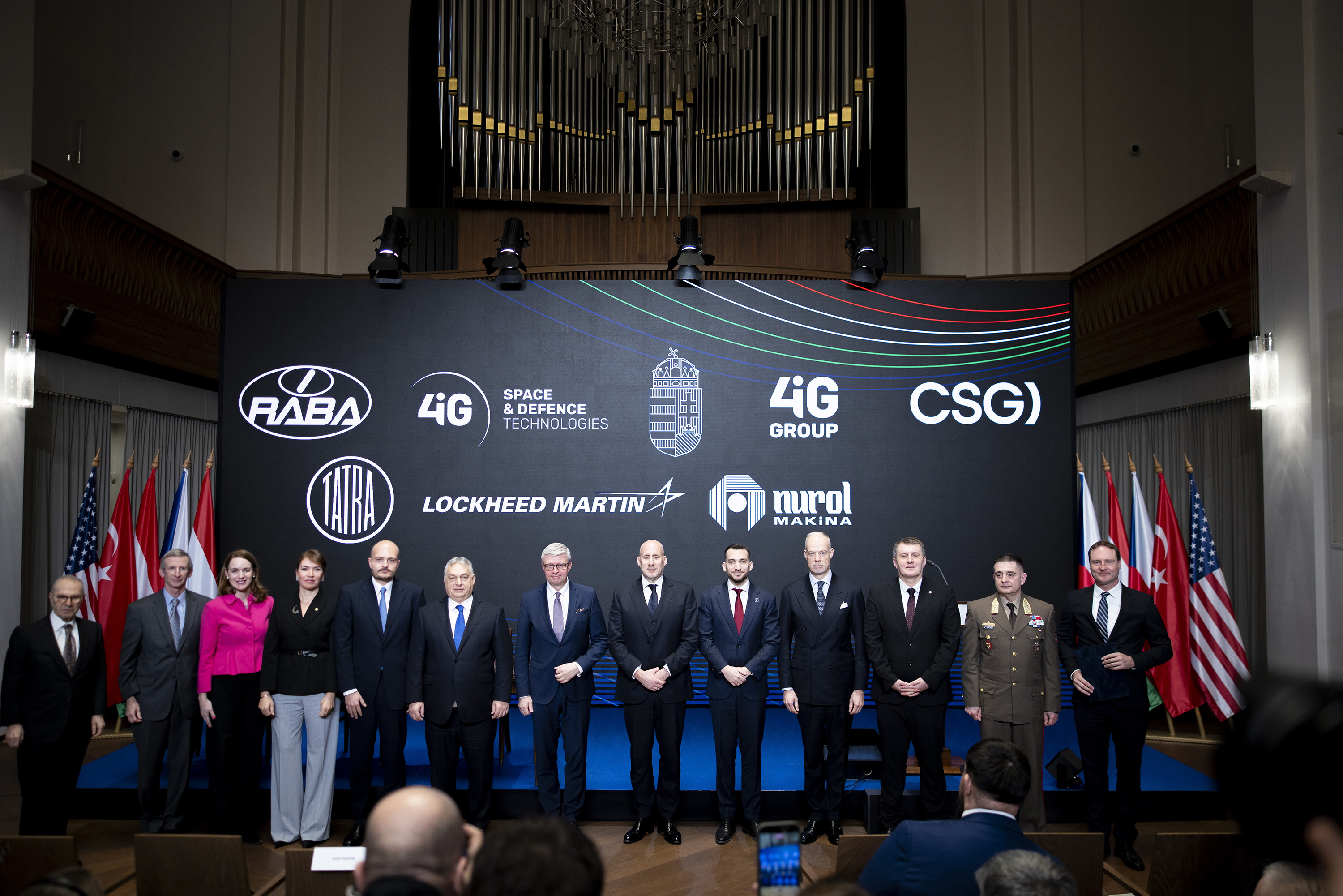 Ez már nem Orbán Viktor és a Fidesz országa: Magyar Péter valószerűtlen útja a politikai senkiföldjéről a rendszerváltásig vezetett 2