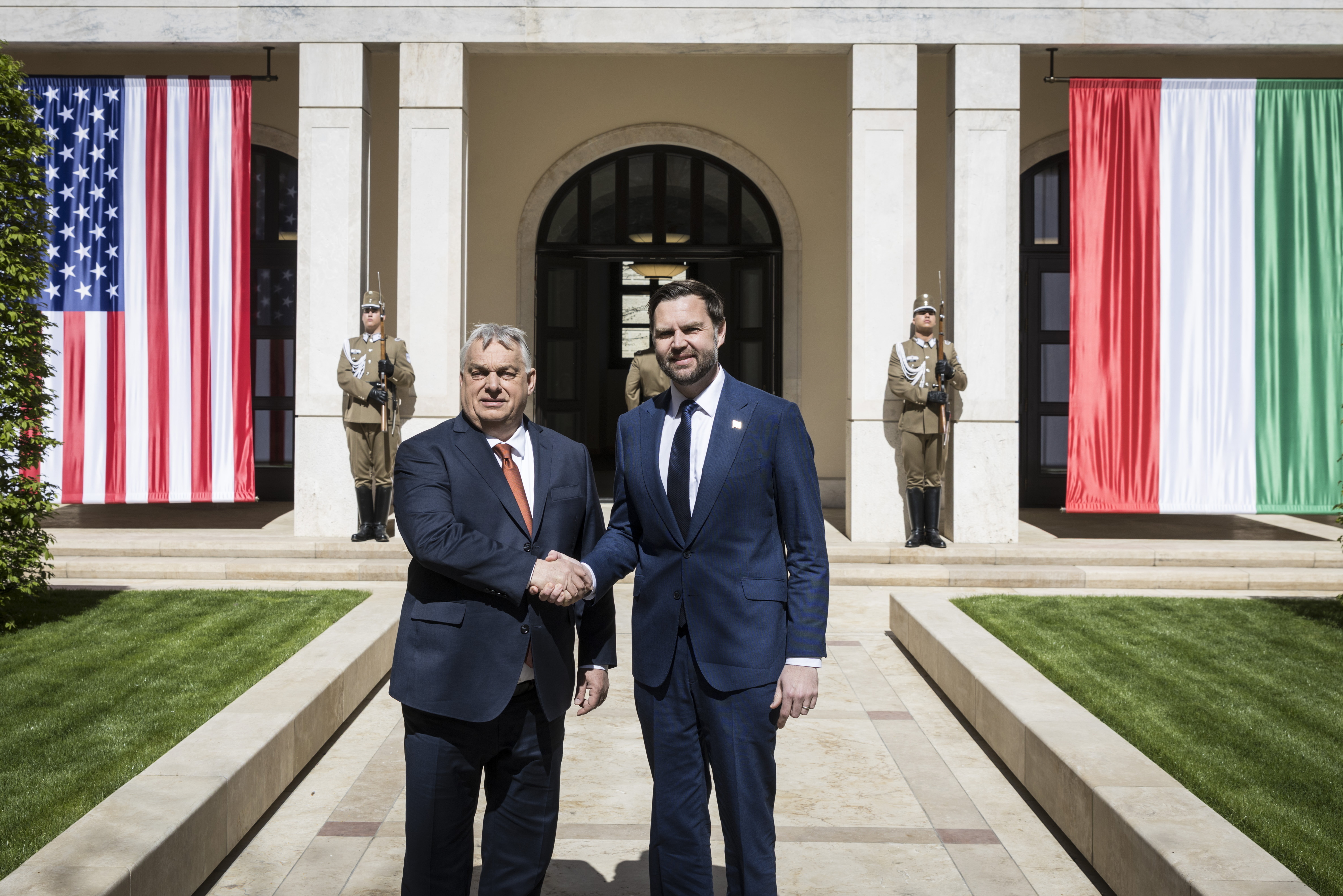 JD Vance, Orbán Viktor