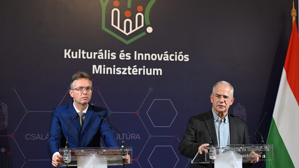 Hiába döntöttek Kósa Lajosék, Hankó Balázs nem hirdeti ki az új utónévjegyzéket