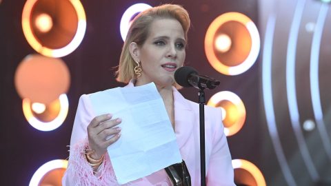 Az év női előadója díjjal elismert Tóth Vera a közmédia Petőfi Zenei Díjainak átadásán az A38 Hajón 2025. június 1-jén.