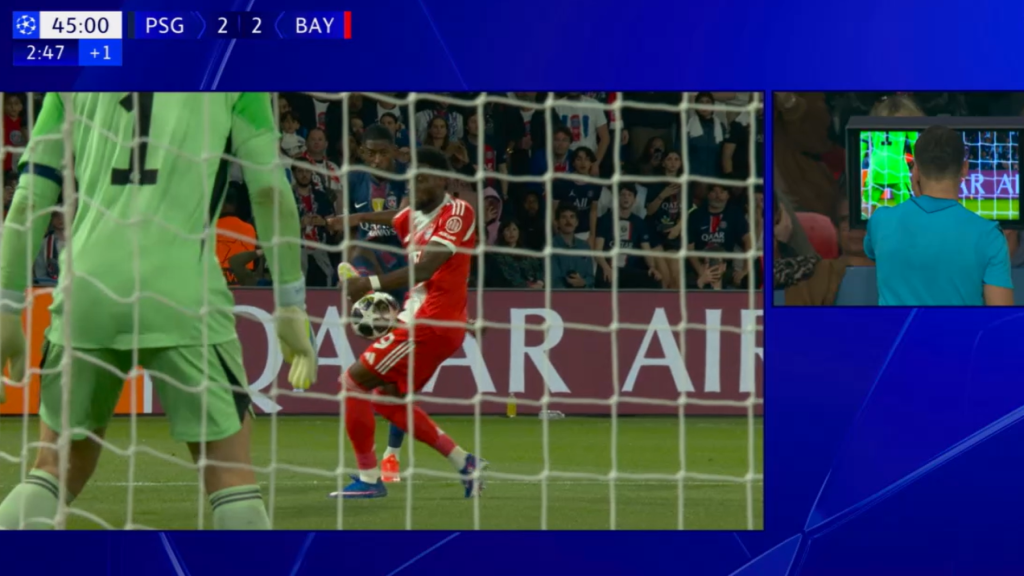 Alphonso Davies kezezése a PSG és a Bayern München bL-elődöntőjén.