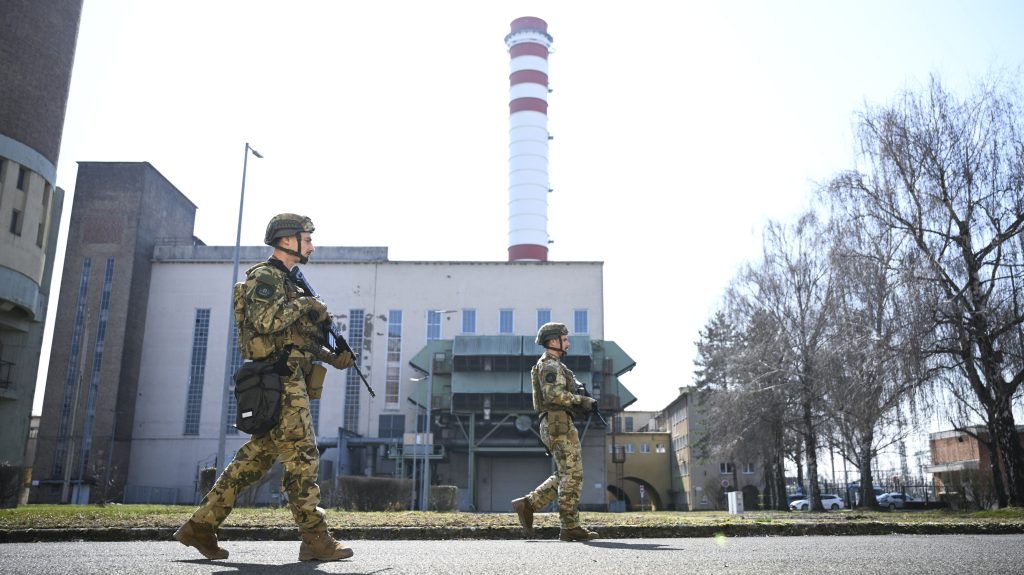 Húsz helyszínen még maradnak katonák a kritikus infrastruktúra védelmében