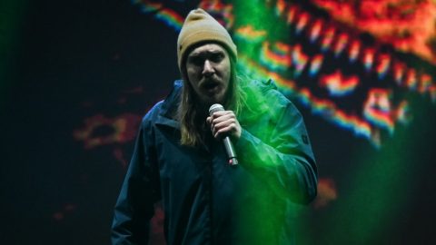 Dé:Nash a Rendszerbontó Nagykoncert színpadán a budapesti Hősök terén, 2026. április 10-én.