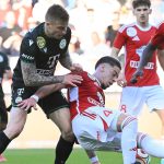 Josua Mejías, a Debrecen (középen, j) és Franko Kovacevic, a Ferencváros játékosa (középen, balra).