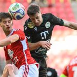 Szuhodovszki Soma, a Debrecen (b) és Corbu Marius, a Ferencváros játékosa.