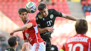 Szuhodovszki Soma, a Debrecen (b) és Corbu Marius, a Ferencváros játékosa.