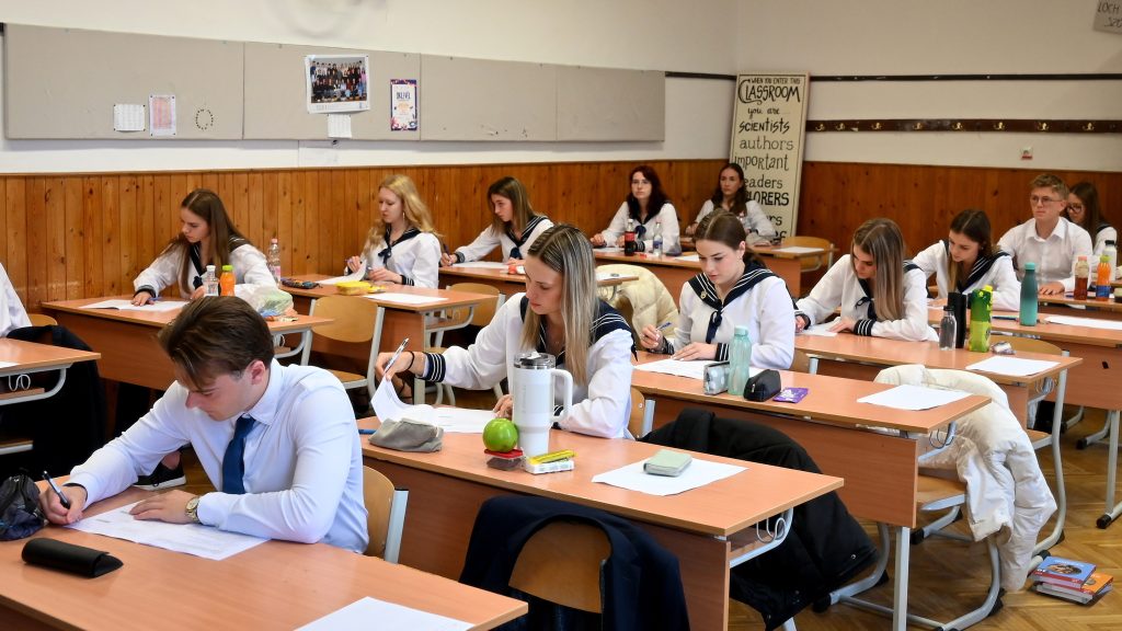 Érettségi 2026: közel 150 ezer diák vizsgázik, mutatjuk a teljes menetrendet és a legfontosabb tudnivalókat