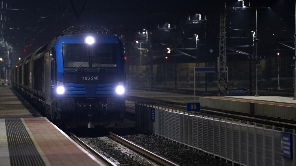 Átlagban négy óránként ment végig egy-egy vonat az ezermilliárdos szerbiai vasútvonalon