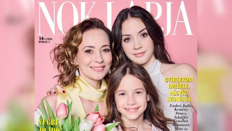 Farkasházi Réka színésznő a két lányával a Nők lapja 2026. április elsején megjelent számának címlapján.