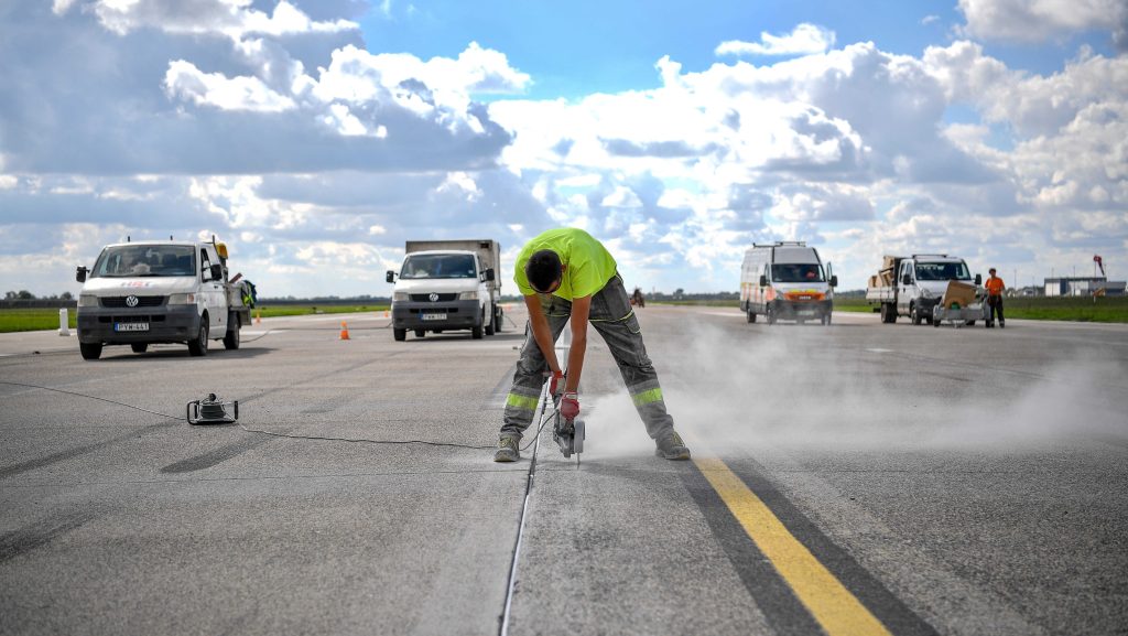 89 órára leáll a debreceni repülőtér forgalma