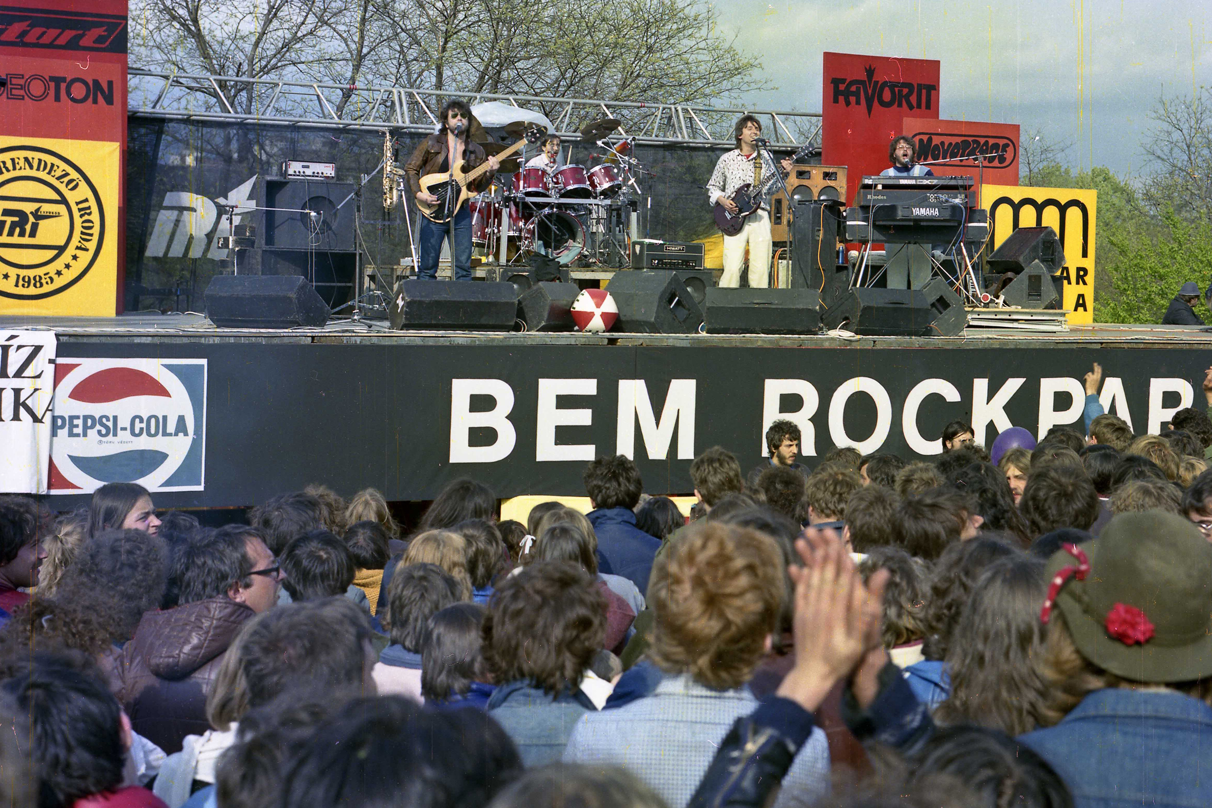 Két szerelmes az ágyban is rendszert bonthat, ha az egyik John Lennon – mire mentek a politikus koncertek? 2