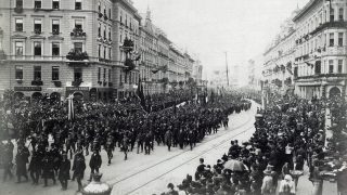 Kossuth gyászmenete a fővárosban.