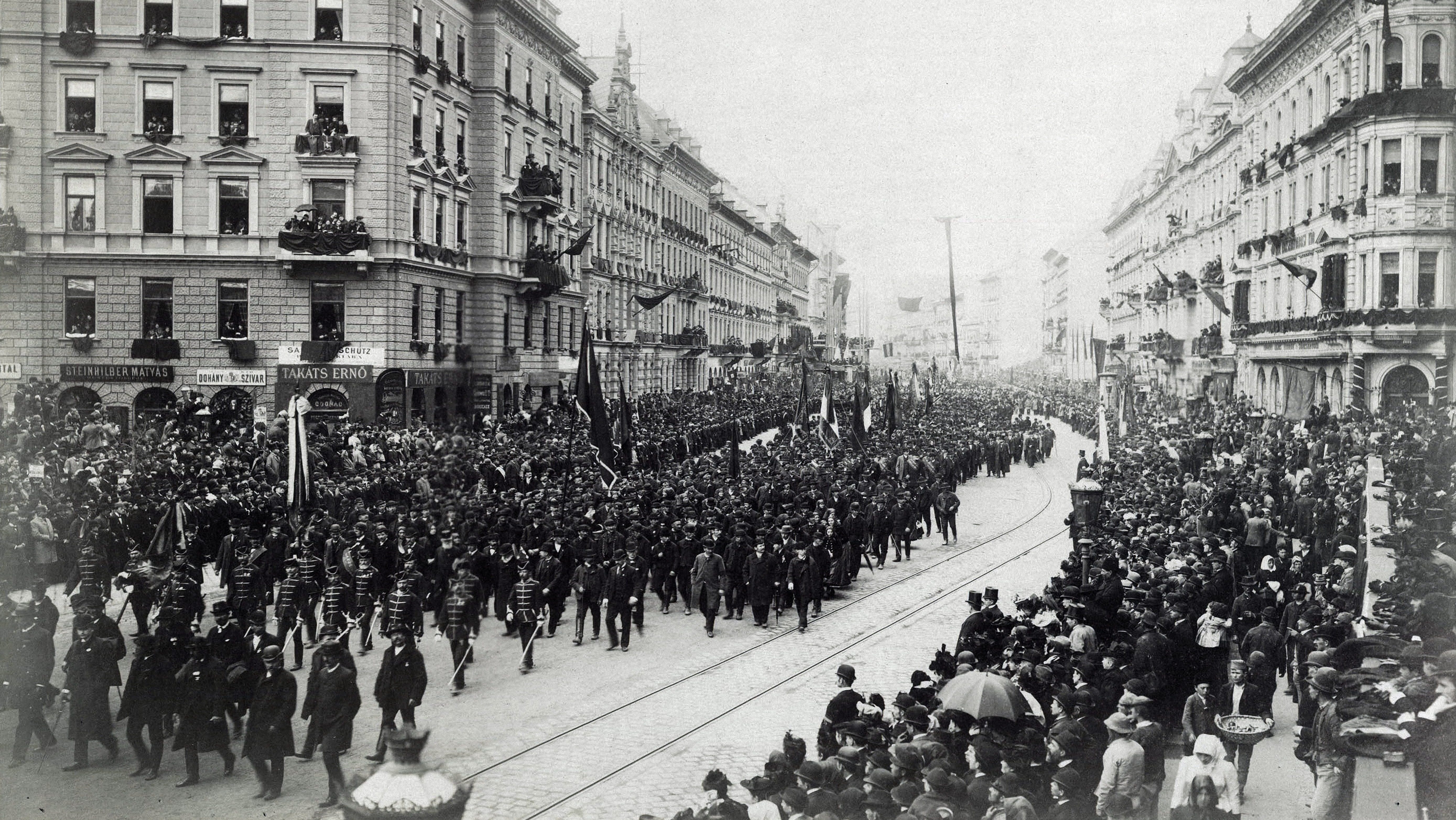 Kossuth gyászmenete a fővárosban.