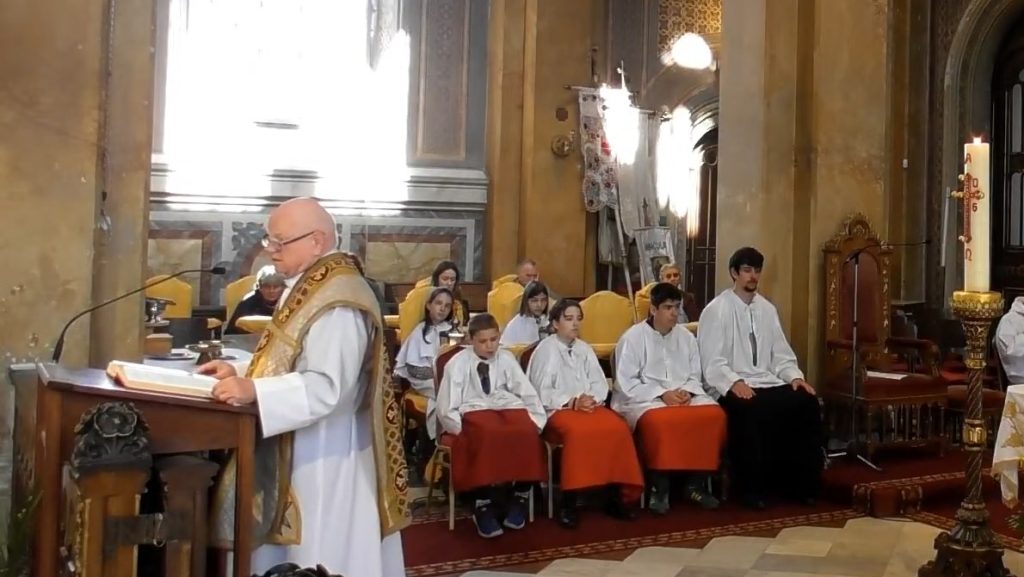 Húsvéti mise Fóton: Gyurcsány próbálja kiirtani Jézust, orosz katonatiszt gratulált Orbán Viktor miatt