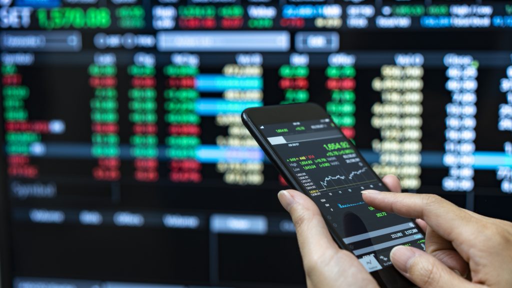 Négyhetes csúcsra tört a forint a háborúról érkező jó hírek nyomán