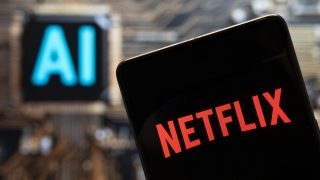 Netflix logó AI felirattal a háttérben