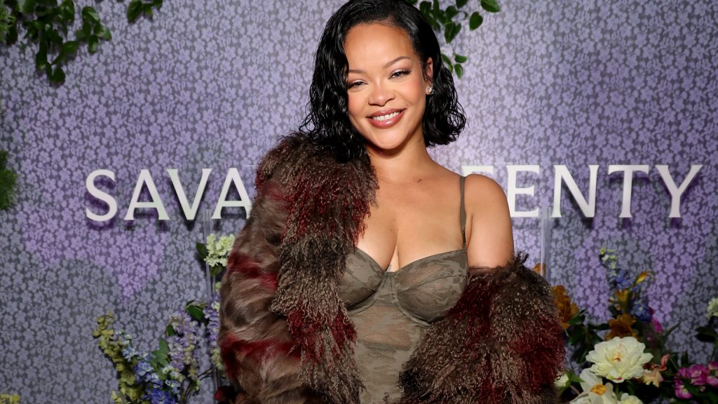 Egyedi Dior pelenkában került címlapra Rihanna hét hónapos kislánya