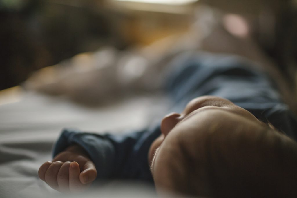 Hatvan sérülést okozott egy pécsi nő a hároméves kisfiának, majd úgy földhöz vágta, hogy az meghalt