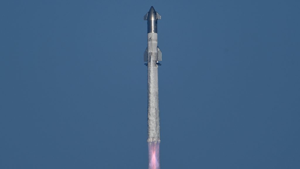 Videón, ahogyan felrobban Elon Musk űrrakétája