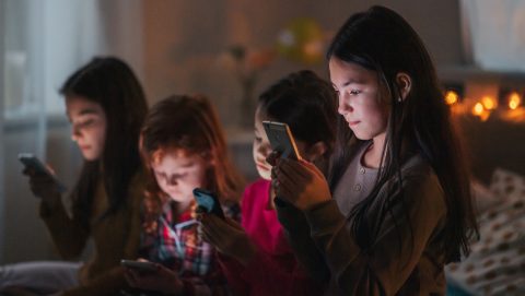 közösségi média, tilalom, tiltás, ausztrália, kutatás, meta, google, snapchat