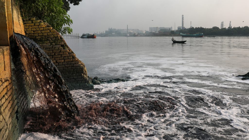 Százezer tonnányi káros vegyszer juthatott a környezetbe az Európai Bizottság miatt