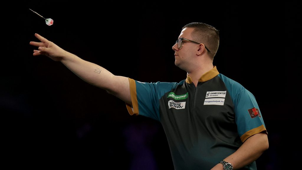 Joe Cullen legyőzésével írt történelmet a vébét megjárt magyar dartsjátékos