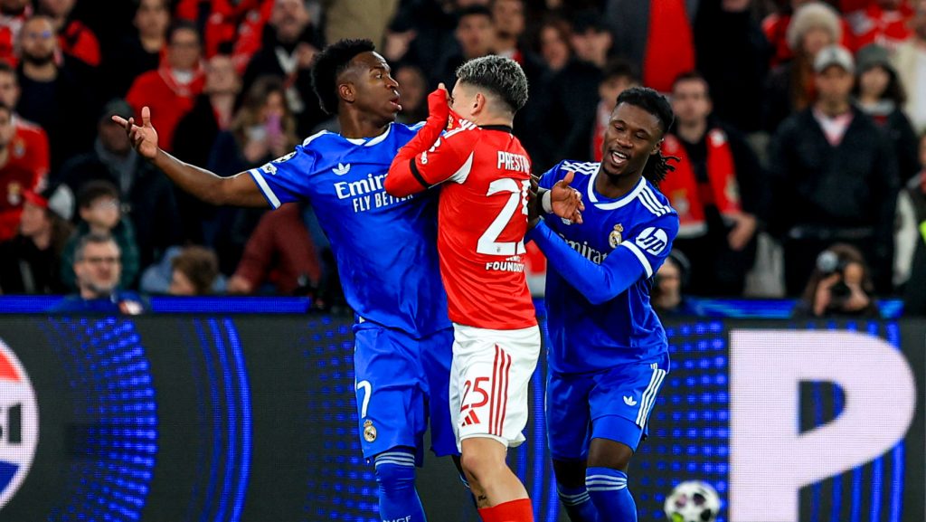 Meglepő változtatás jön a vébére, egy egyszerű mozdulatért villanhat a piros