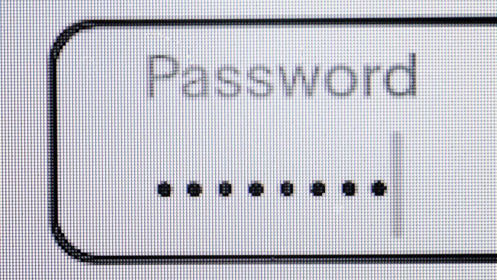Több száz magyar kormányzati jelszó került ki az internetre