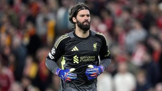 Alisson az utolsó tétmeccsen, amin még pályára tud lépni.